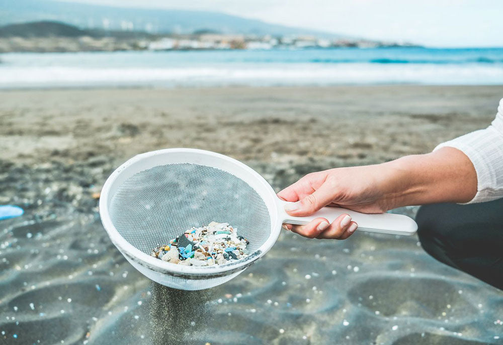 Cosa sono le microplastiche e quali misure possiamo adottare per ridurle?